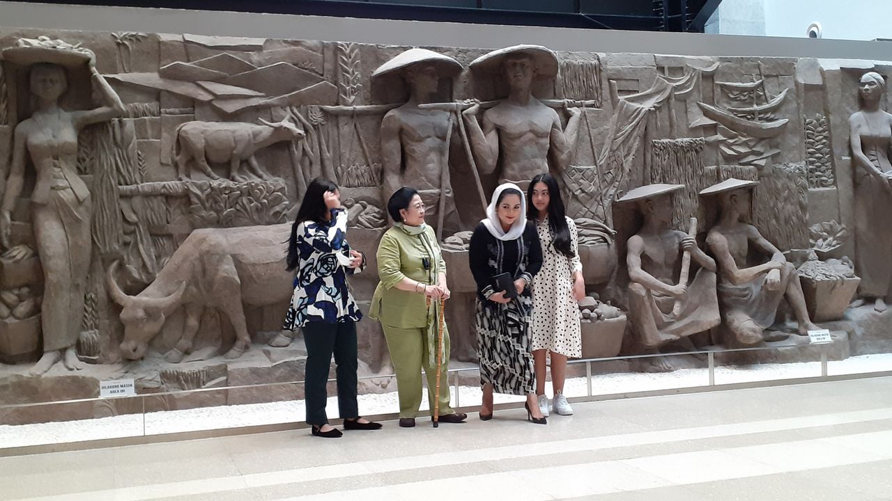 Momen Megawati Kunjungi Sarinah Lihat Karya Seni yang Disembunyikan Usai Ayahnya Lengser: Alhamdulillah Kini Dikembalikan Lagi