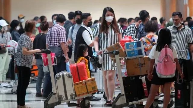 Minta Masyarakat Tak Bepergian ke Luar Negeri Saat Libur Lebaran, Airlangga: Pandemi COVID-19 Belum Berakhir