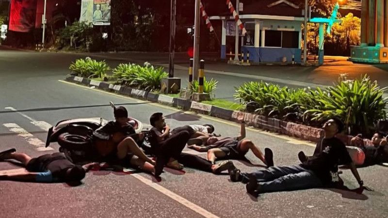 Ramai Remaja di Tanjungpinang Foto di Tengah Jalan hingga Viral, Polisi Pusing