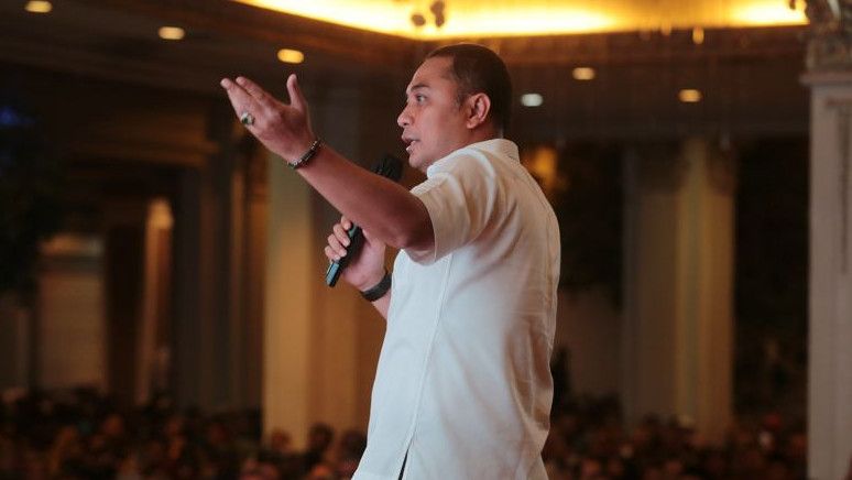 Wali Kota Surabaya Buat WA Grup Tampung Curhatan Ketua RT/RW/LPMK, Pastikan Pantau Langsung Respons Lurah dan Camat