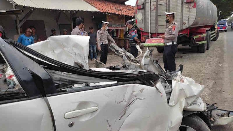 Kecelakaan Maut di Pantura, Avanza Tabrak Truk yang Parkir, 6 Orang Tewas Seketika