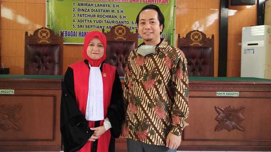 Jarak Bukan Halangan, Kisah Haru Suami 'Dampingi' Istri  Lawan COVID-19 Hingga Akhir Hayat