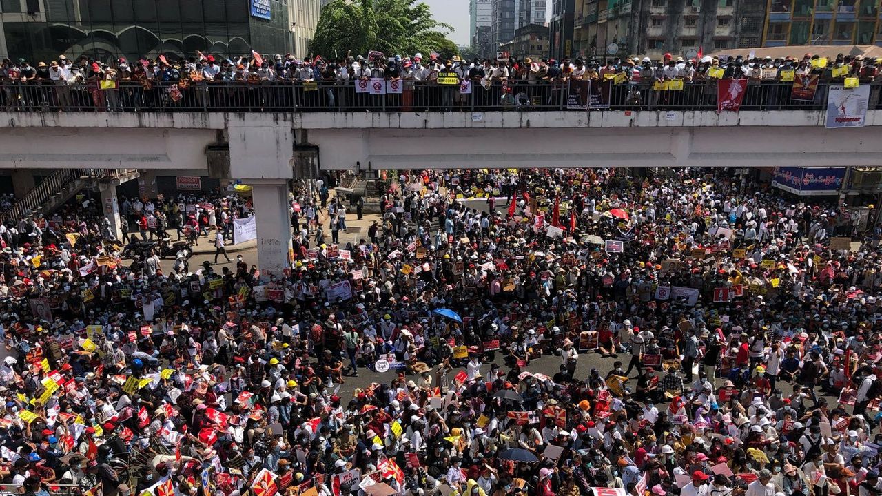 Junta Sebut Kudeta 'Didukung Rakyat', Aktivis Undang Warga Demonstrasi