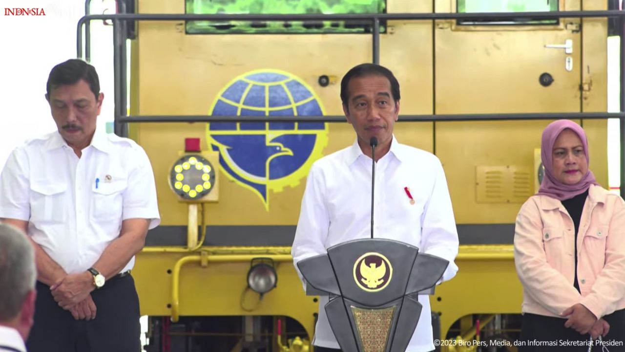 Jokowi Singgung Kemacetan di Makassar Saat Resmikan Kereta Api Trans Sulawesi di Maros