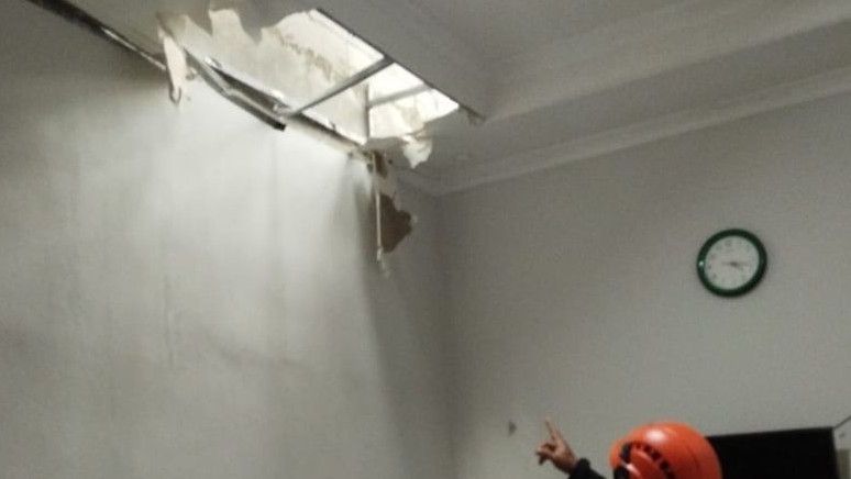 Puluhan Rumah Rusak Akibat Diterjang Angin di Kalideres Jakbar