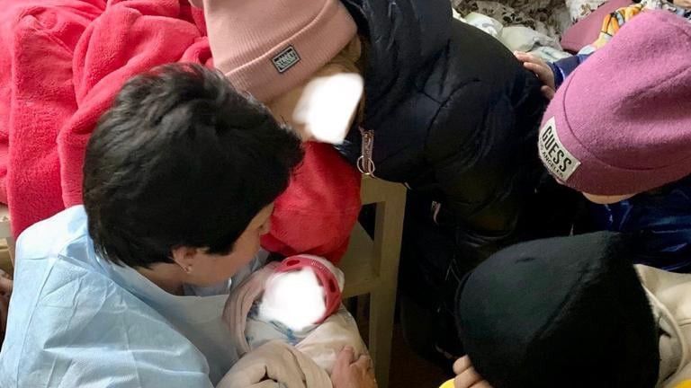 Nasib Haru 3 Ibu Ukraina Lahirkan Bayi di Shelter Bom dan Ruang Bawah Tanah saat Invasi Militer Rusia