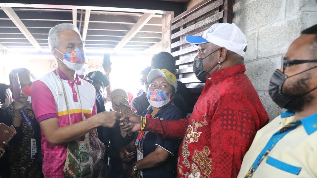Momen Ganjar Dipuji Warga Papua 'Alumni' Jateng: Warganya Ramah, Gubernurnya Kebapakan