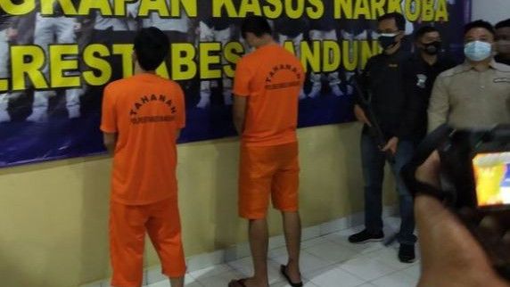 Beli Sabu, Vokalis Band Kapten Dibekuk Polisi