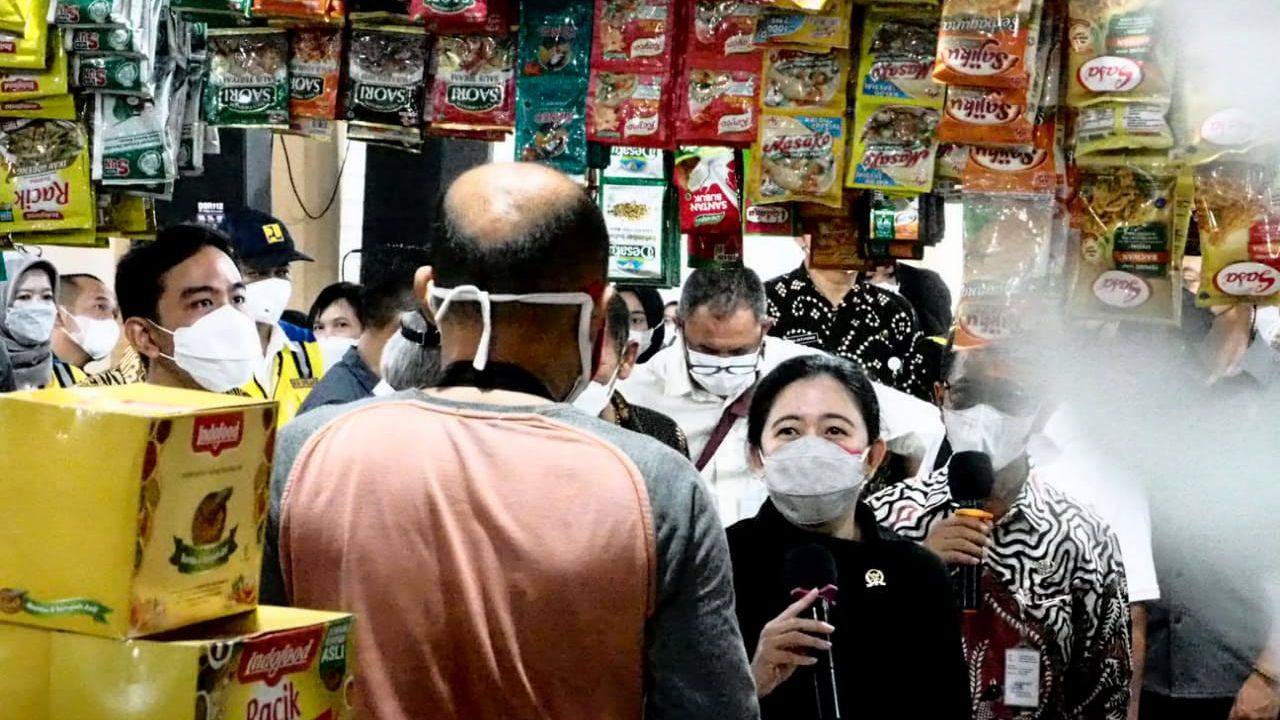 Video Puan Bagi Kaos di Pasar Beredar, Ekspresinya Disorot, Dituduh Pura-Pura Merakyat