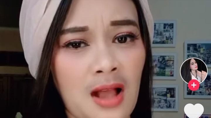 Wanita Ini Viral Karena Mirip Iis Dahlia, Netizen: Muka Boleh Mirip Asal Sifatnya Jangan