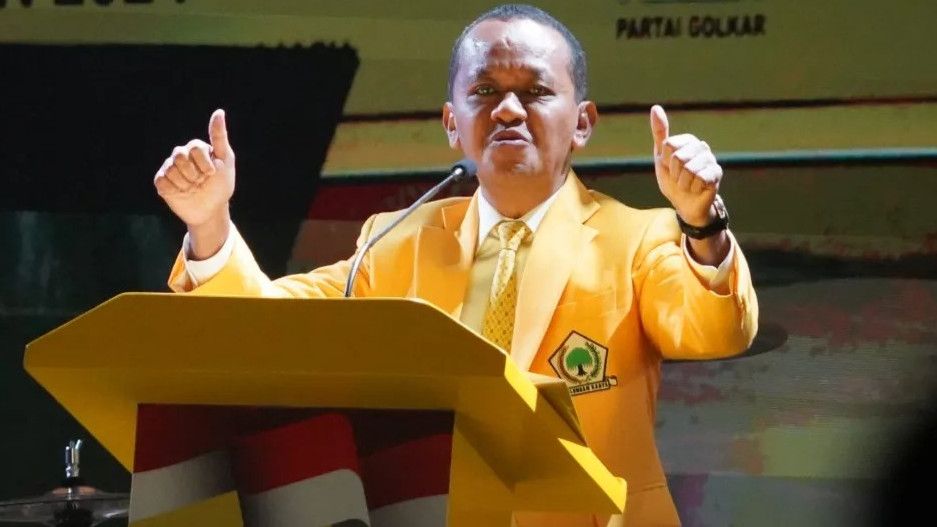 Aneh, Bahlil Tetap Akui Gas Tiga Kilo Tak Langka Meski Warga Ngantre Membeli