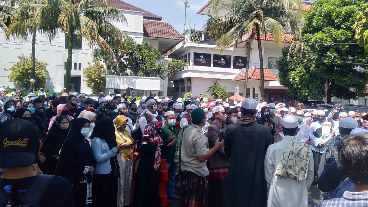Simpatisan Rizieq Shihab Berunjuk Rasa di Bogor: Rizieq Diperlakukan Bagai Penjahat