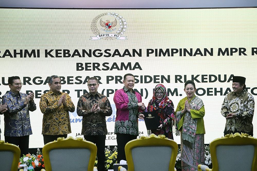 TAP MPR Soeharto Tak Dicabut, tapi Diusulkan Jadi Pahlawan Nasional