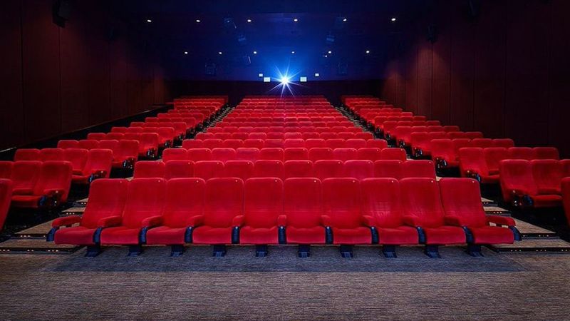 Beberapa Rekomendasi Tempat Duduk Bioskop Terbaik Untuk Nonton Bersama Pasangan Eraid 