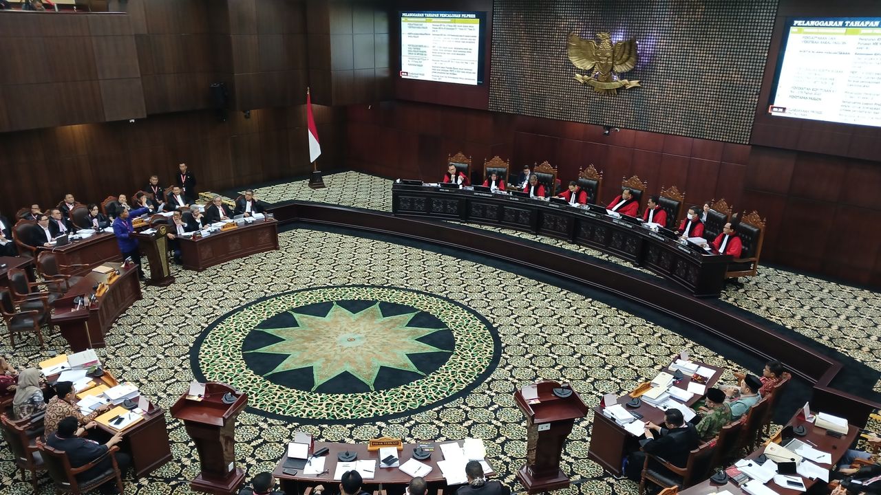 Di Sidang MK, Bawaslu Sebut Jokowi Tak Langgar Aturan Terkait Bagi Bansos di Jateng