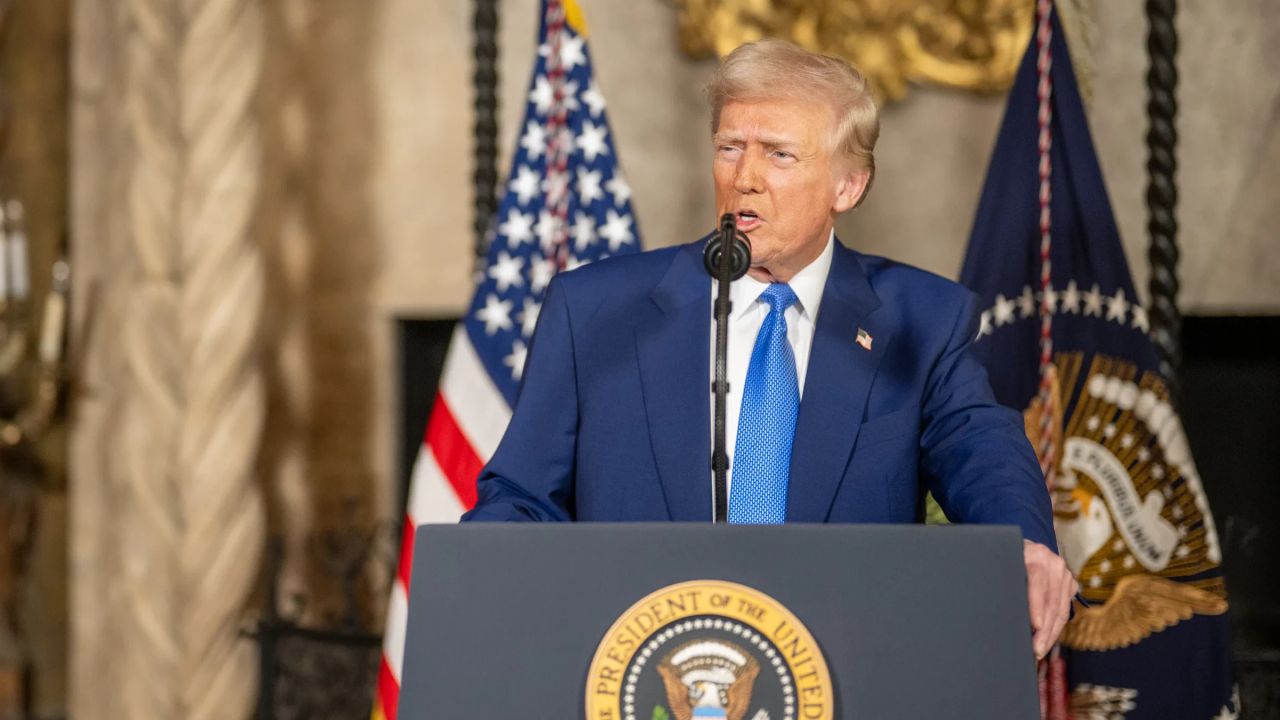 Trump Buka Peluang Bertemu Putin di Arab Saudi