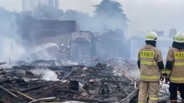 Lapak Barang Bekas di Senen Terbakar, Satu Orang Tewas