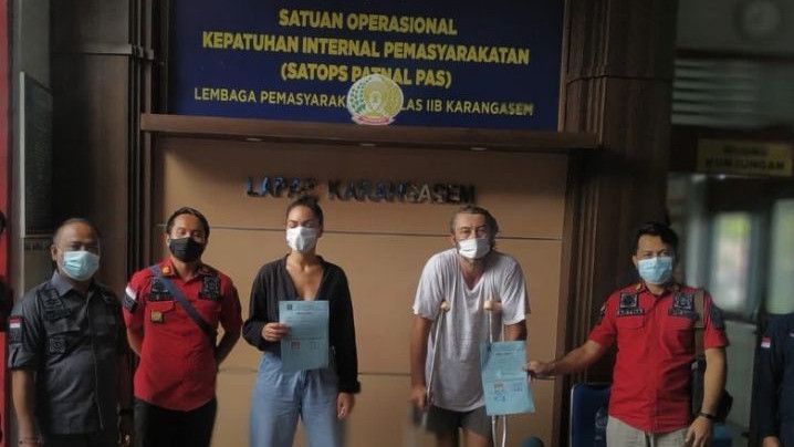 Tegas! Imigrasi Bali Deportasi 2 WNA Pemalsu Surat PCR