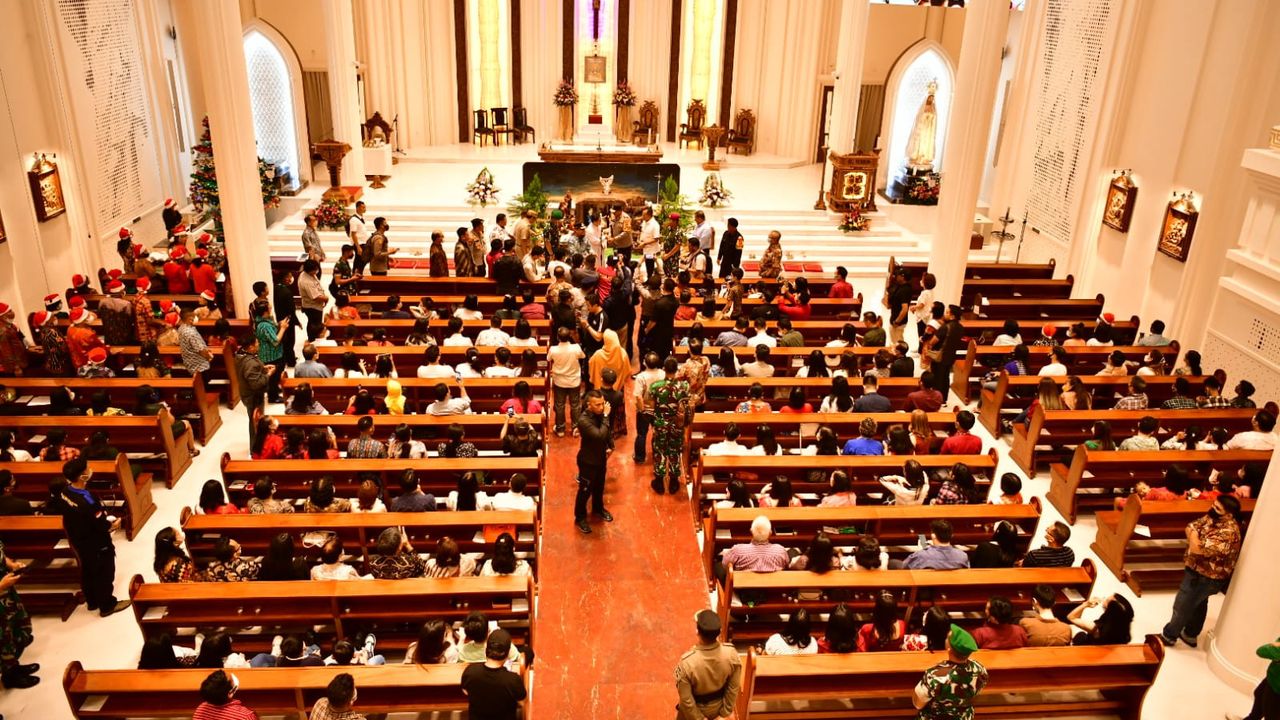 Didatangi Gubernur Sulsel Sudirman di Gereja, Uskup Agung Makassar: Tenang Rasanya...