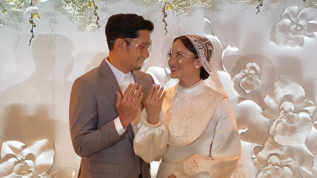 Ririn Ekawati dan Ibnu Jamil Resmi Menikah, Netizen Salah Fokus dengan Baju Pengantin