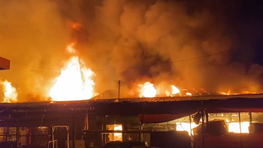 Kebakaran Hebat Landa Pasar Leuwiliang Bogor