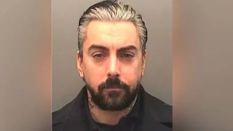 Eks Vokalis Lostprophets yang Cabuli Bayi Tewas Dikeroyok dalam Penjara