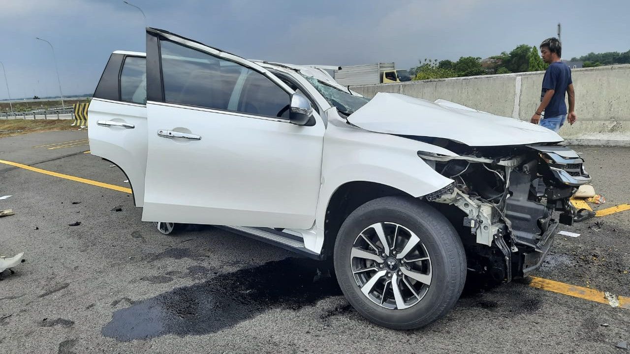 Kronologi Detik-detik Vanessa Angel dan Suami Tewas Kecelakaan di Tol Jombang: Mobil Menabrak Pembatas Jalan
