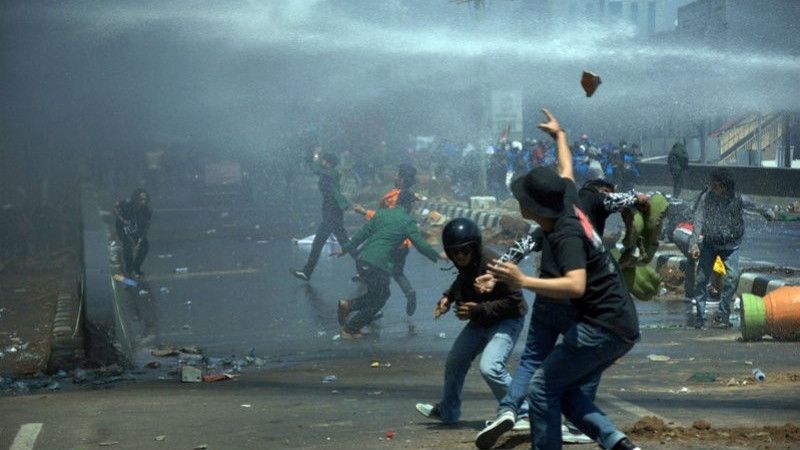 LBH Makassar Kritisi Polisi yang Tangkap Demonstran Bentrok Saat Aksi Tolak UU Cipta Kerja