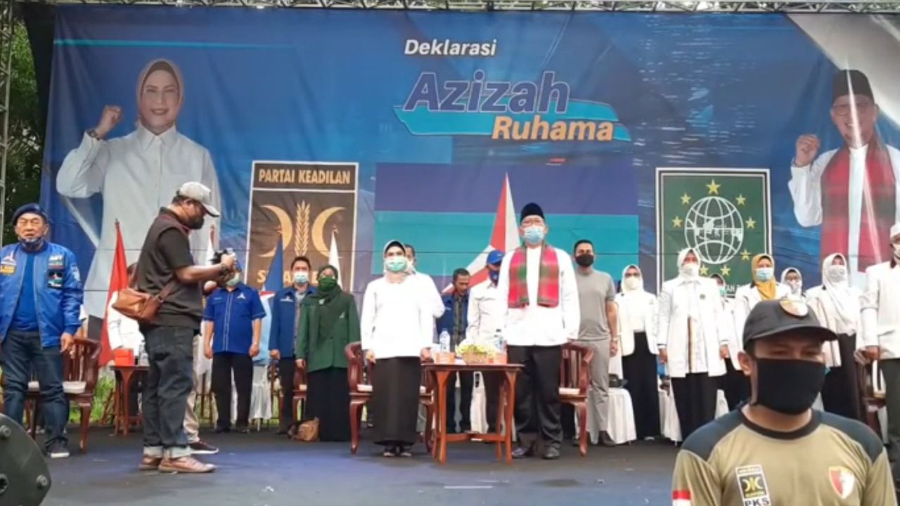 Gelar Deklarasi Drive-In, Ratusan Pendukung Siti Nur Azizah dan Ruhamaben Justru Berkerumun