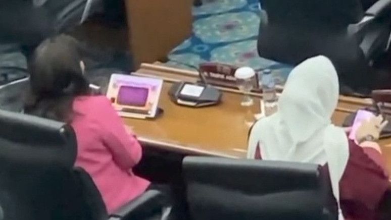 Anggota Fraksi PDIP Bermain Game Saat Rapat Paripurna DPRD DKI Dikenakan Sanksi, Gembong: Agar Tidak Terulang Lagi