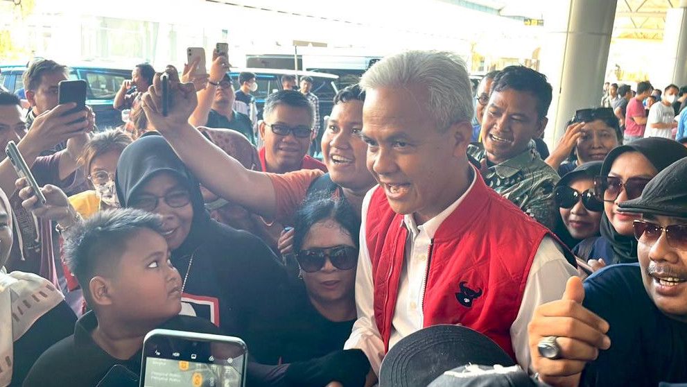 Ganjar Pranowo Disambut Teriakan Presiden Saat Tiba di Palembang