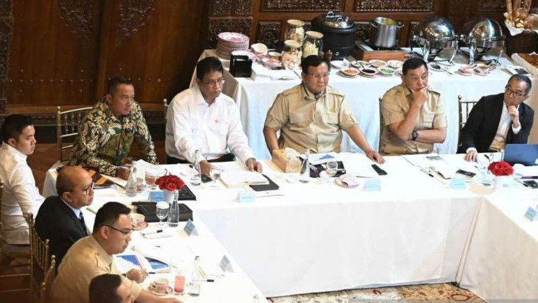 Prabowo Ratas Bersama Kabinet Merah Putih Terkait STEM di Kertanegara Jaksel