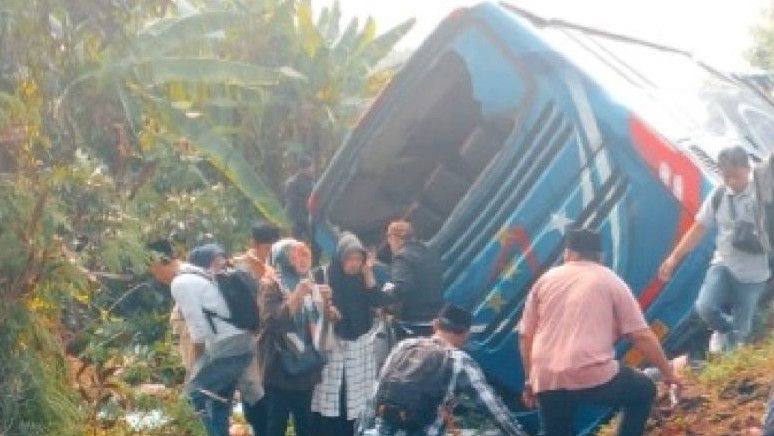 Bus Rombongan Kecelakaan di Tol Tangerang Merak, 17 Orang Alami Luka Ringan