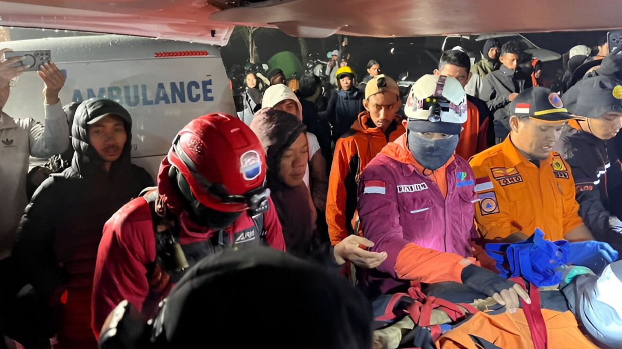 Tragedi di Gunung Bawakaraeng Sulsel, 32 Pendaki Dievakuasi, 1 Tewas Saat Peringati HUT ke-80 RI