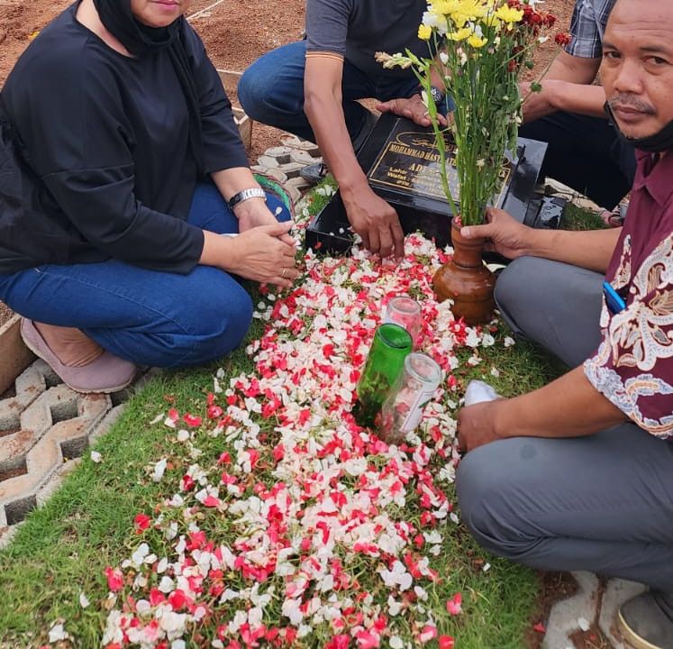 Usai Tabrak Mahasiswa UI hingga Tewas, AKBP Purnawirawan Eko Ziarah ke Makam Korban
