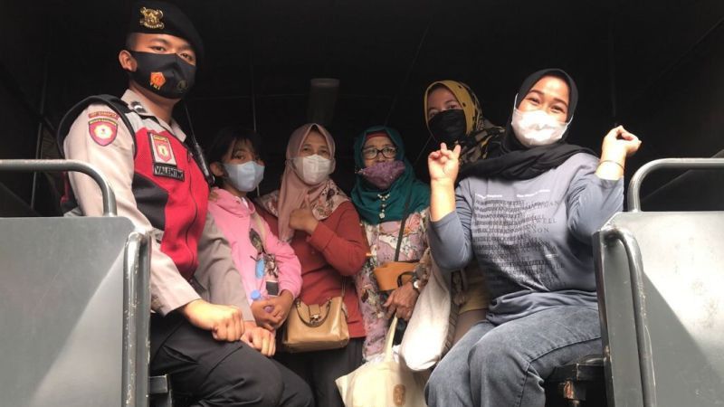 Ditelantarkan Sopir Angkot Sukabumi, Penumpang Ini Akhirnya Diselamatkan Polisi
