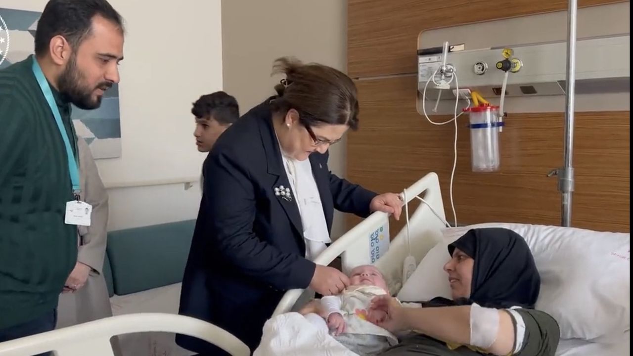 Momen Seorang Bayi Bertemu Ibunya Usai 54 Hari Terpisah Gegara Gempa Turki, Sempat Diberi Nama Misteri