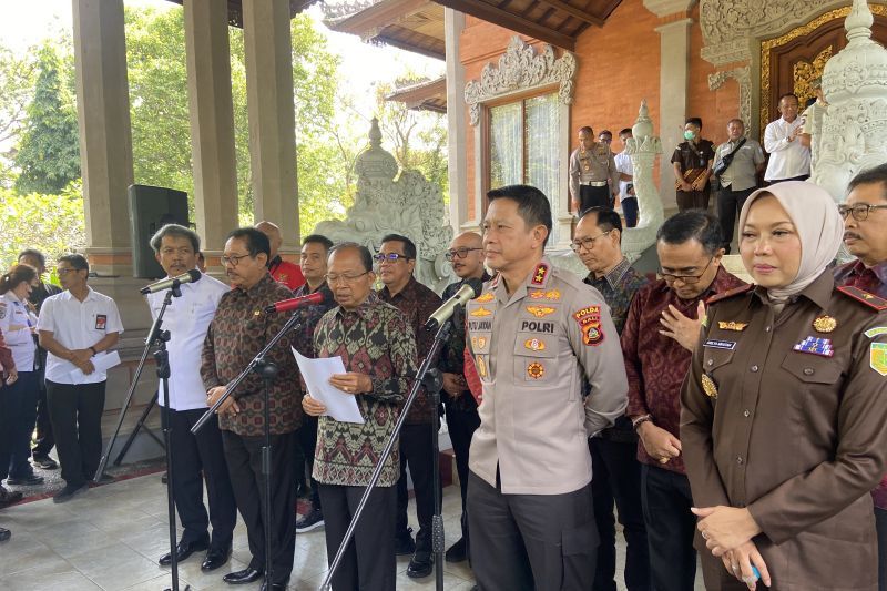 Wisman Foto Bugil di Gunung, Gubernur Bali Larang Pendakian di Seluruh Bali: Itu Kawasan yang Disucikan