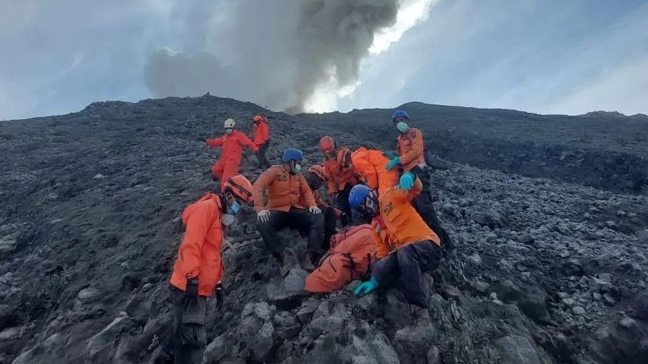 18 Pendaki Gunung Merapi Sumbar Masih dalam Pencarian