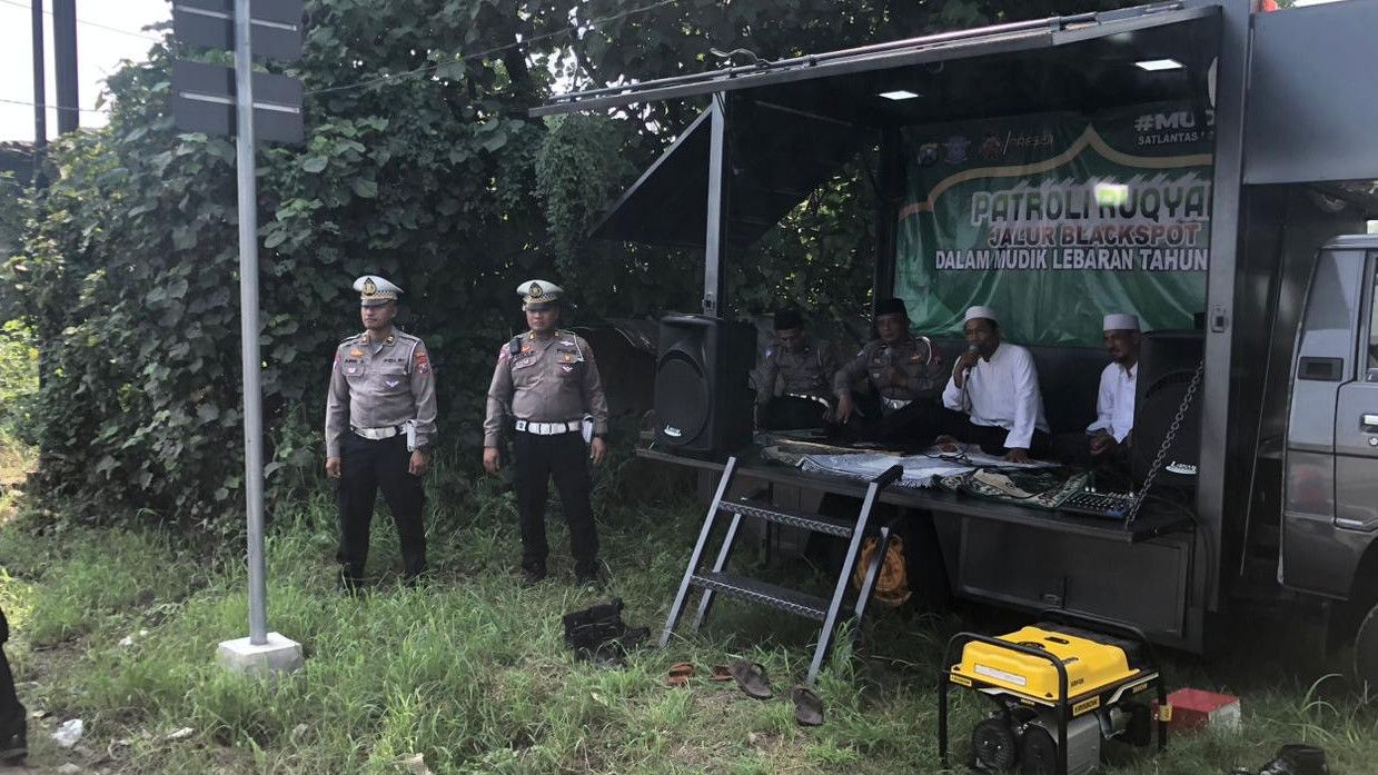 Puncak Arus Mudik Lebaran, Polisi Lakukan Rukiah di Jalan Rawan Kecelakaan di Sidoarjo Jawa Timur