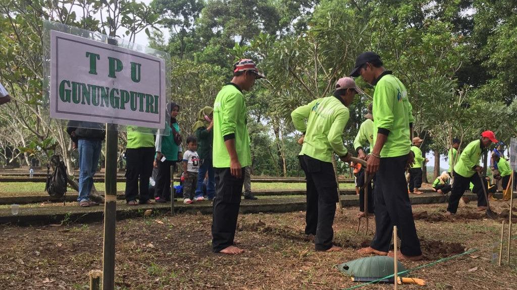 Pertama di Indonesia, Bupati Bogor Ade Yasin Gelar Lomba Gali Kubur, Dinilai dari Kerapian dan Kedalaman Kuburan