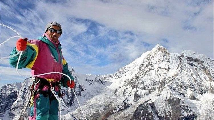 Pria Asal Nepal Pecahkan Rekor Terbanyak Mendaki Gunung Everest