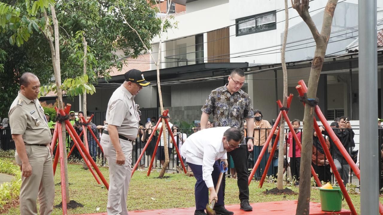 Serap Aspirasi Masyarakat Lewat DPRD, Pramono Resmikan Taman Bugar di Jakbar