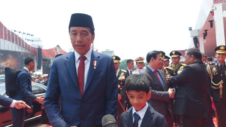 Diajak Jokowi Saksikan Pertunjukan Prajurit, Ini Jawaban Jan Ethes Saat Ditanya Minat Jadi TNI