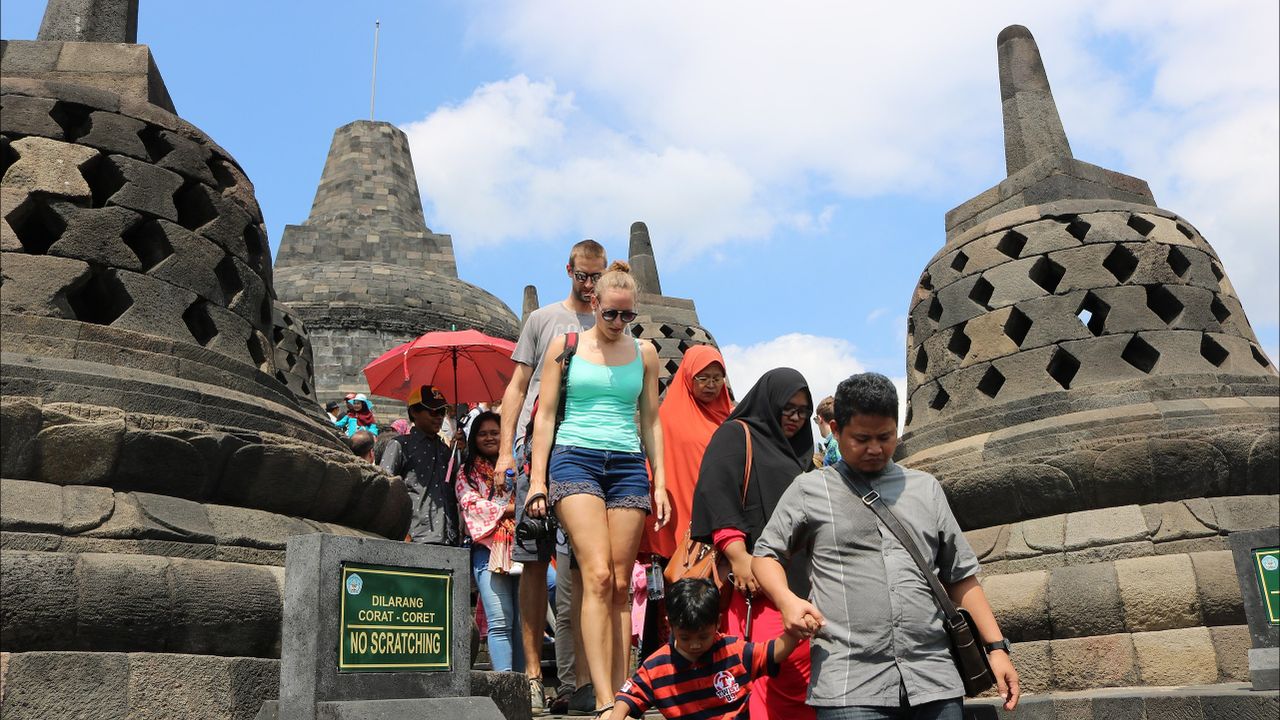 Tiket Masuk Borobudur Tetap Rp50 Ribu, Naik ke Candi Rp750 Ribu