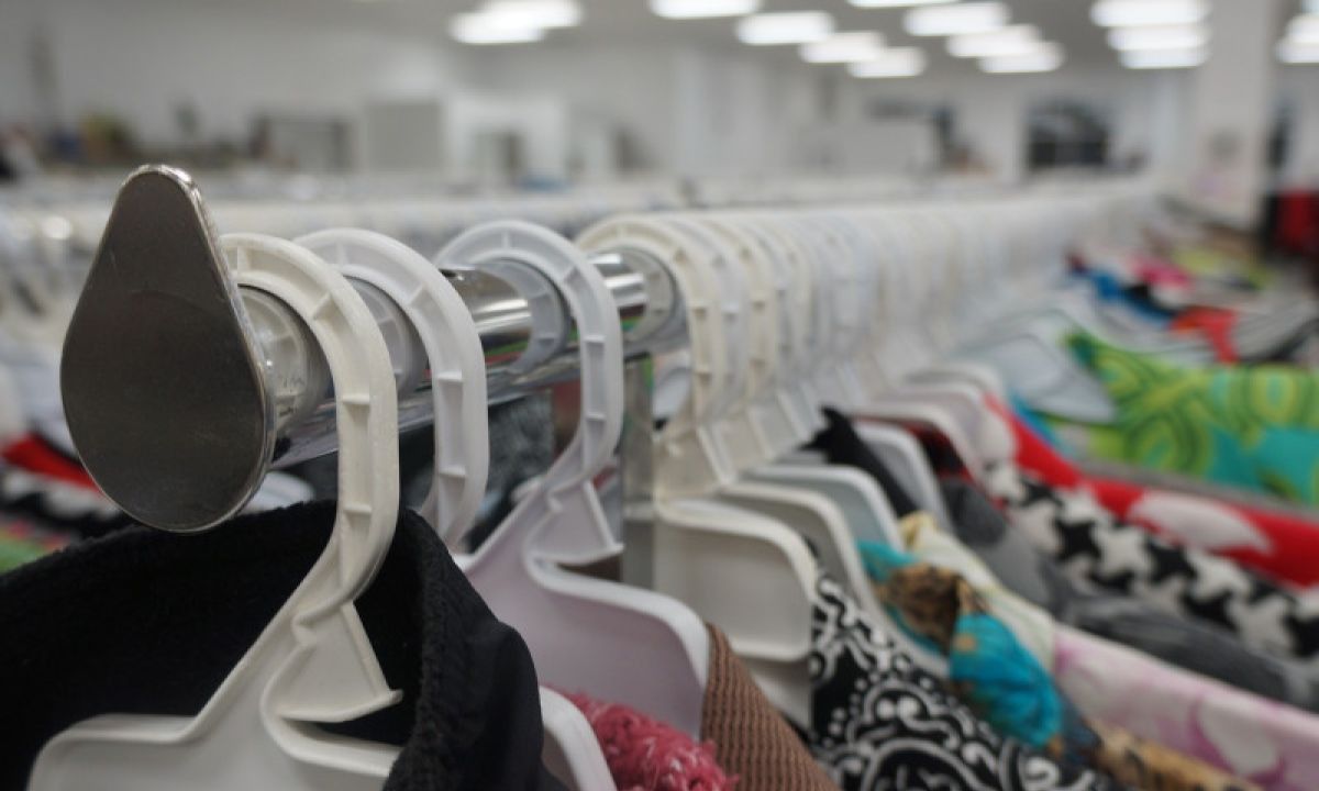 Pegawai Bea Cukai Makan Suap Rp550 Juta Demi Loloskan Pakaian Bekas Impor?