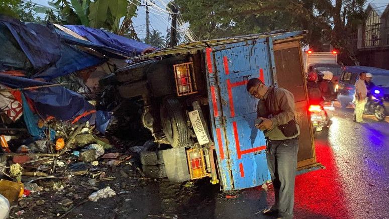 4 Orang Luka Berat Akibat Ditabrak Truk Rem Blong di Jalan Raya Cianjur-Cipanas