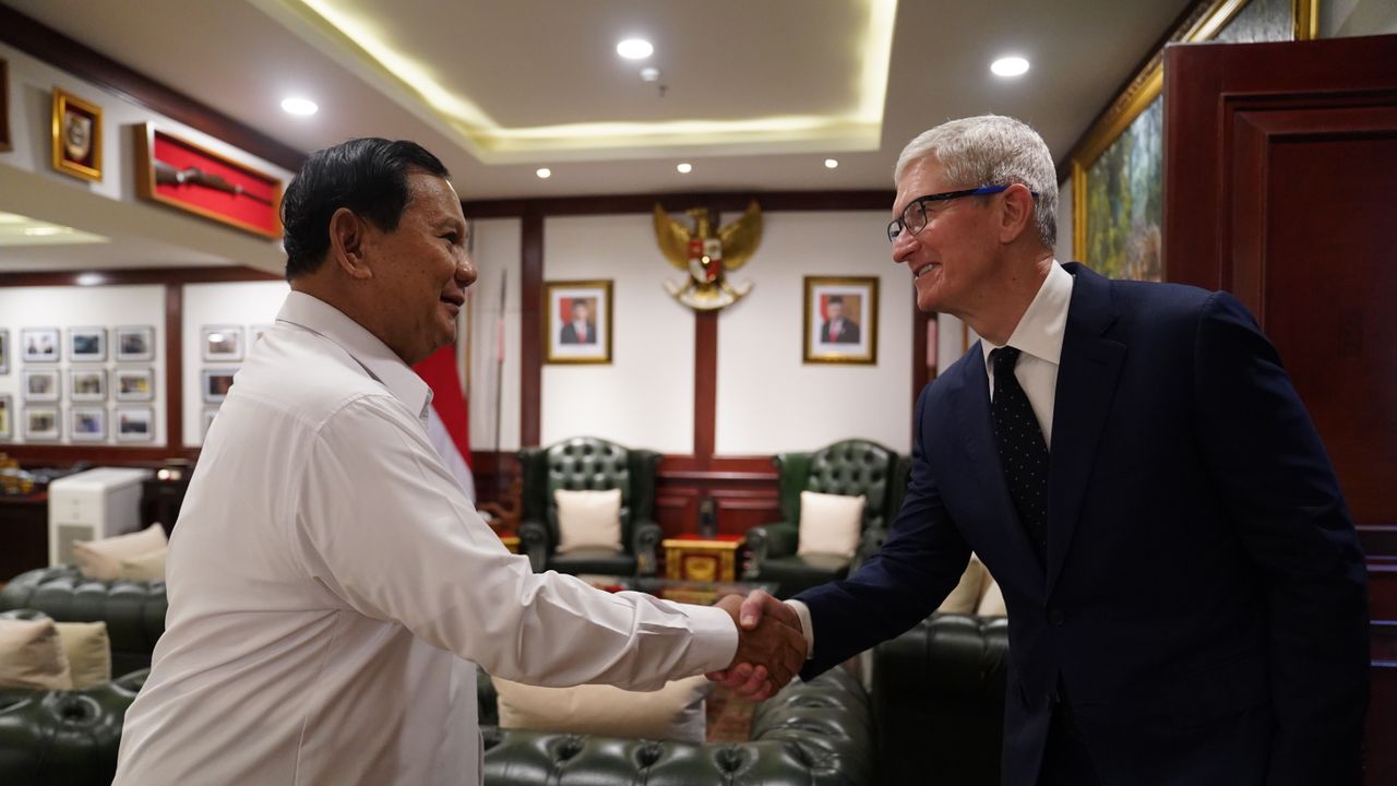 Menhan Prabowo Terima Kunjungan Tim Cook, Bahas Kolaborasi Apple dengan Pemerintah Indonesia