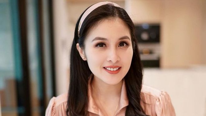 Usai Instagram Lenyap, Kini Semua Konten YouTube Sandra Dewi Juga Hilang