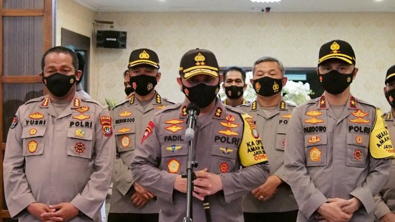 Polisi Dukung TNI Turunkan Spanduk Rizieq Shihab